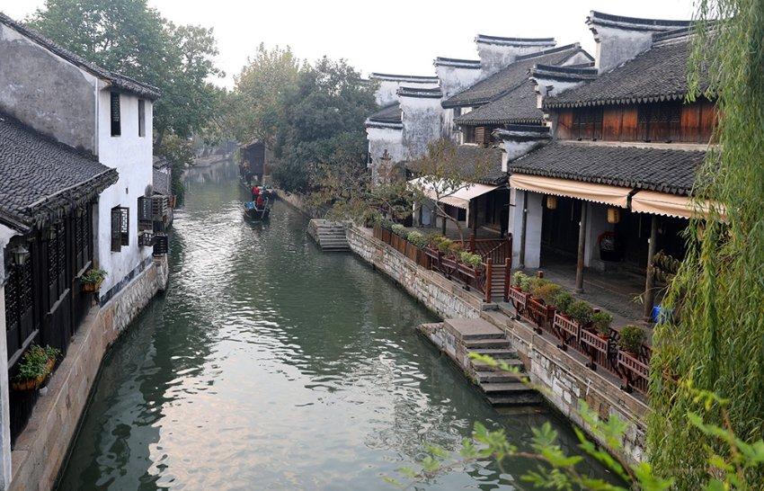 探索知识,发现乐趣——他正在读书吗?的英文问答交流平台